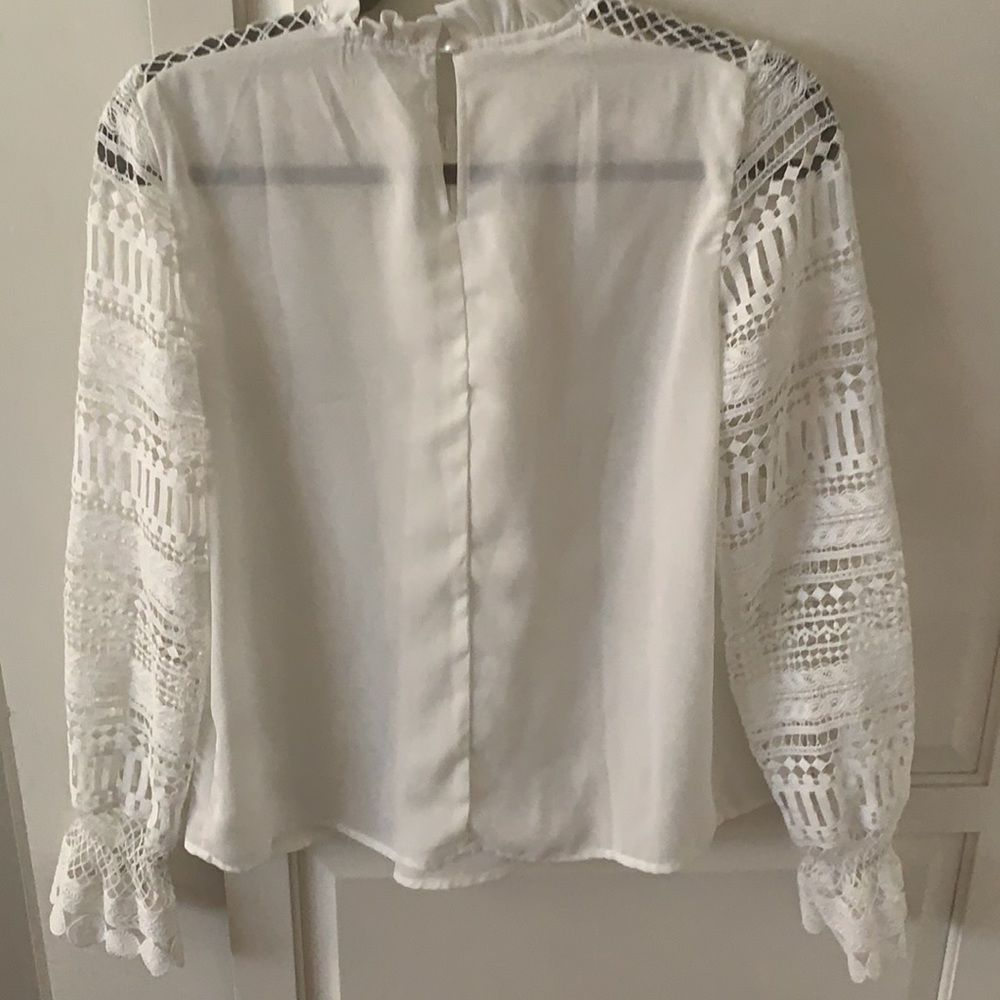 NWOT. Gorgeous statement top. - Picture 8 of 12